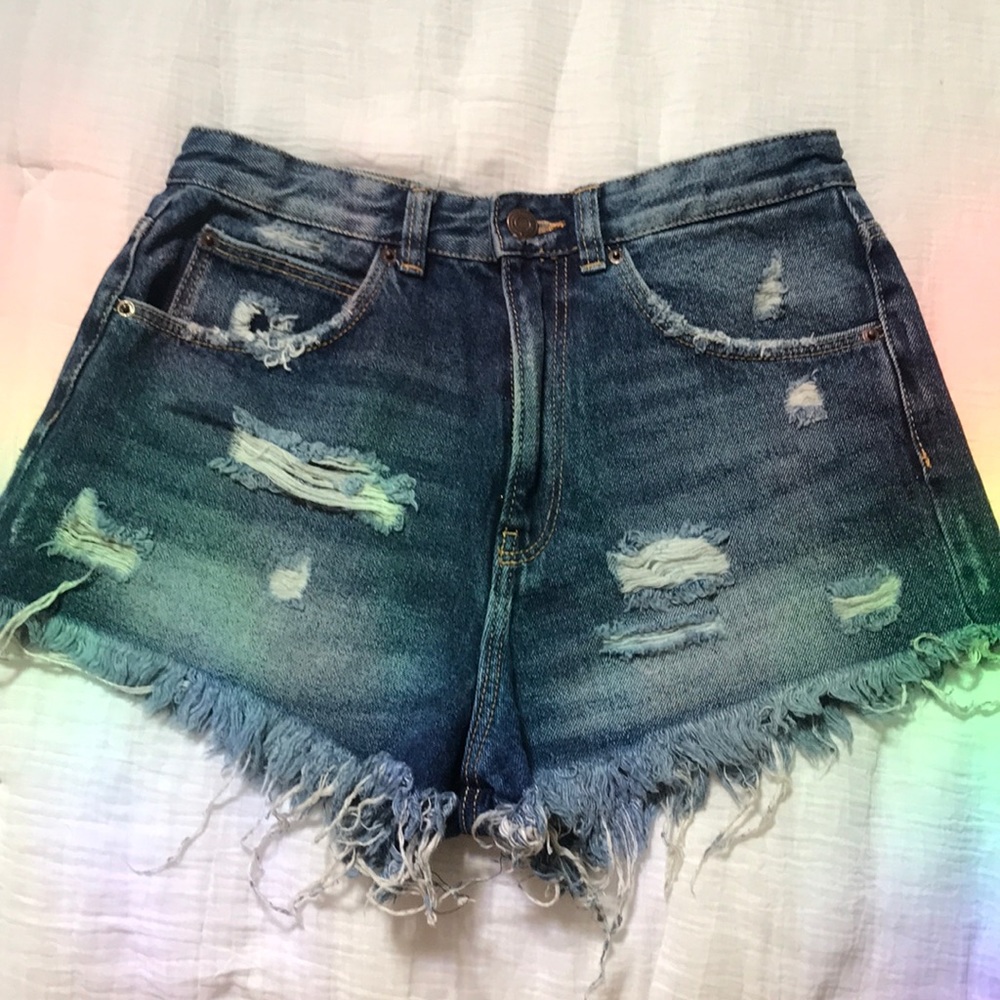 Highwaisted denim distressed shorts